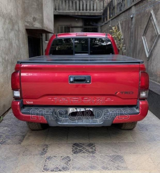 Toyota Tacoma 2018 Red
