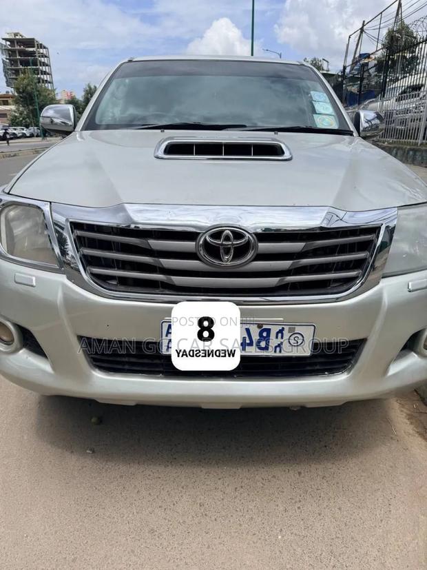 Toyota Hilux 2014 Silver