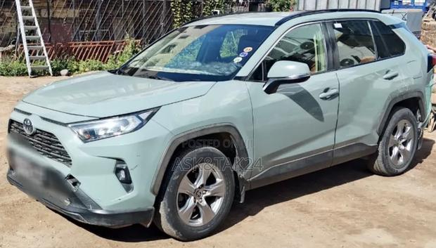 Toyota RAV4 2020 Green