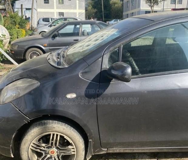 Toyota Yaris 2010 Black
