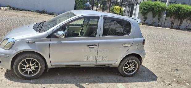 Toyota Vitz 2004 Silver