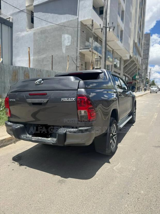 Toyota Hilux 2020 Gray