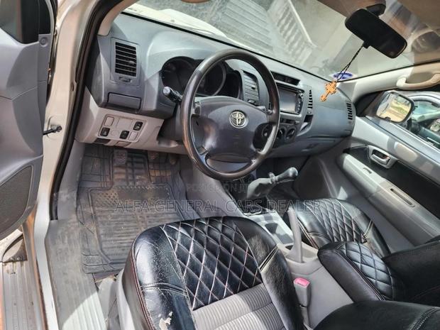 Toyota Hilux 2020 Gray