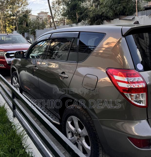 Toyota RAV4 2011 Brown