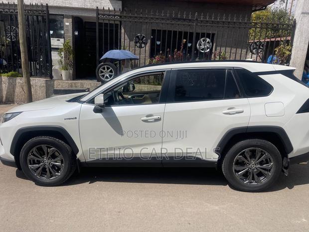 Toyota RAV4 2022 White