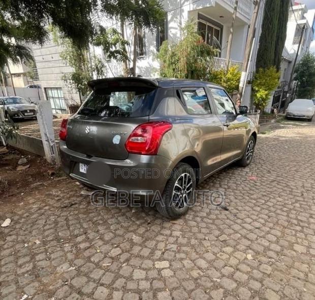 Suzuki Swift 2022 Gray