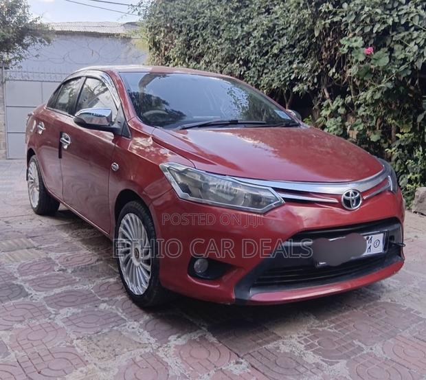 Toyota Yaris 2013 Red