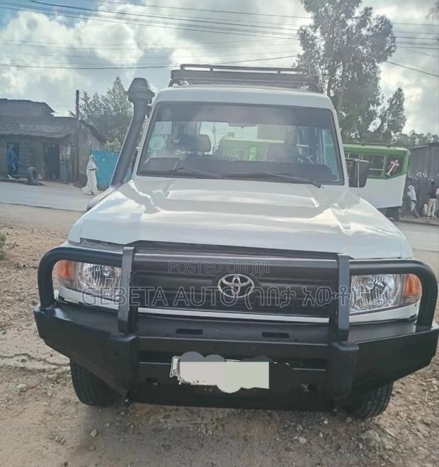 Toyota Land Cruiser 2008 White