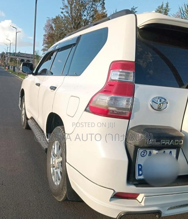 Toyota Land Cruiser 2011 White