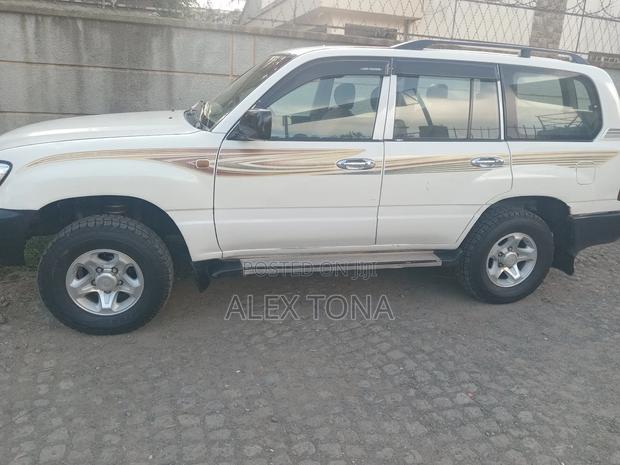 Toyota Land Cruiser 2004 White
