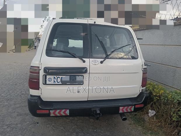 Toyota Land Cruiser 2004 White