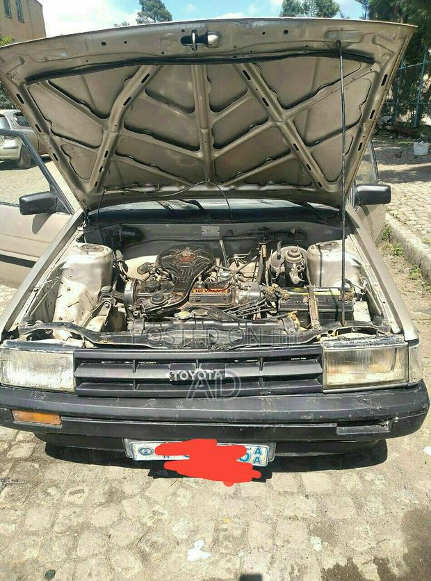 Toyota Corolla 1986 Gold