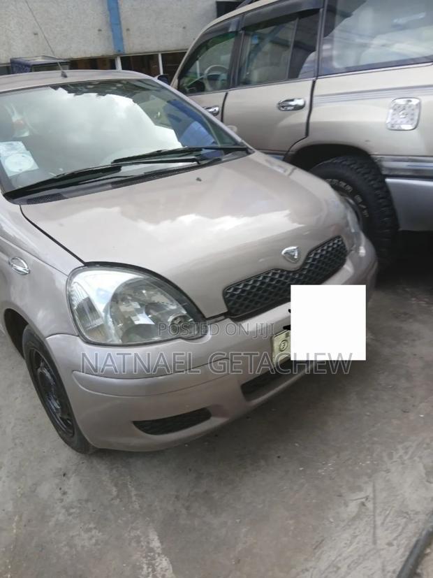 Toyota Vitz 2002 Silver