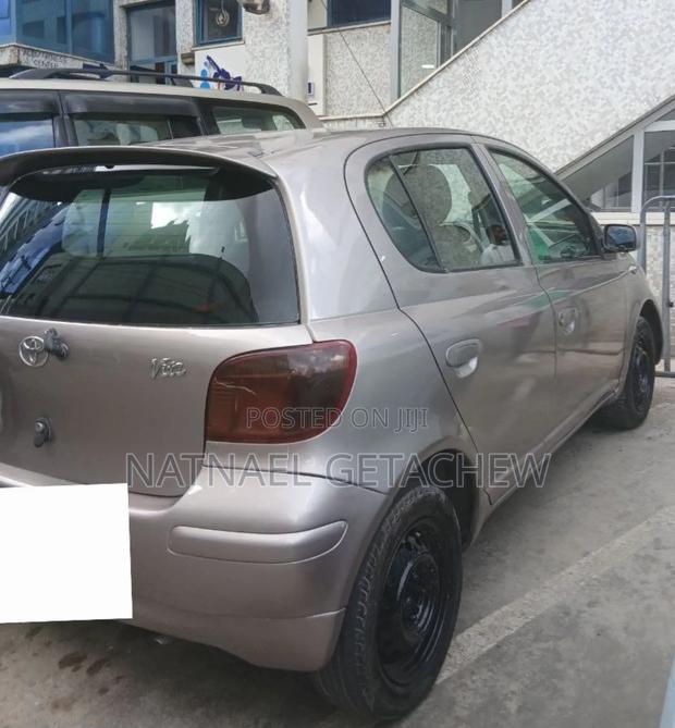 Toyota Vitz 2002 Silver