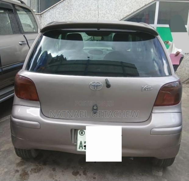Toyota Vitz 2002 Silver