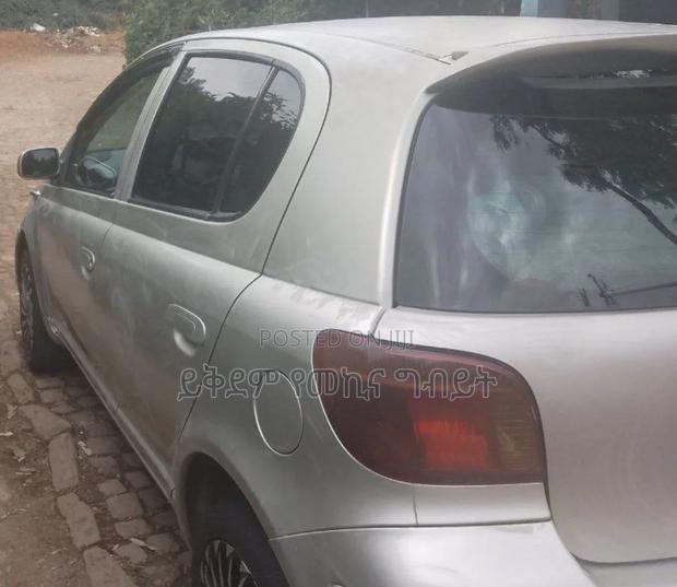 Toyota Vitz 2002 Silver