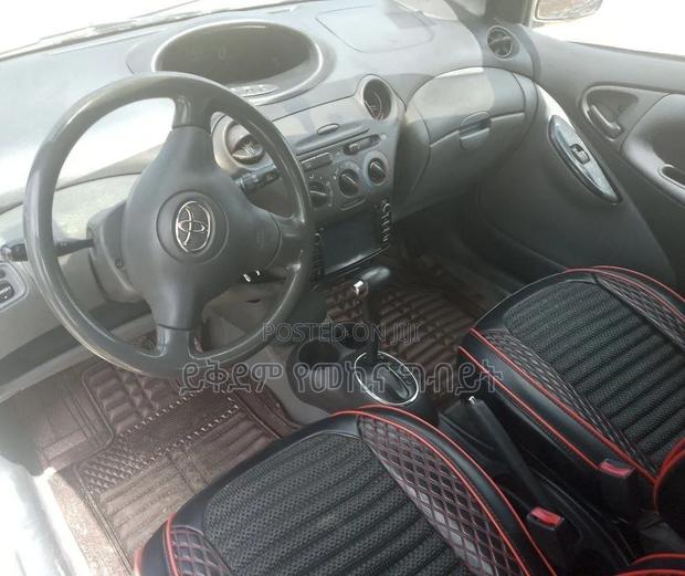 Toyota Vitz 2002 Silver