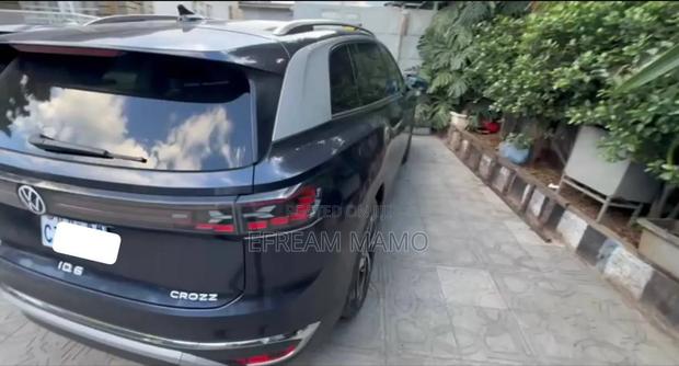 Volkswagen ID.6 2022 Blue