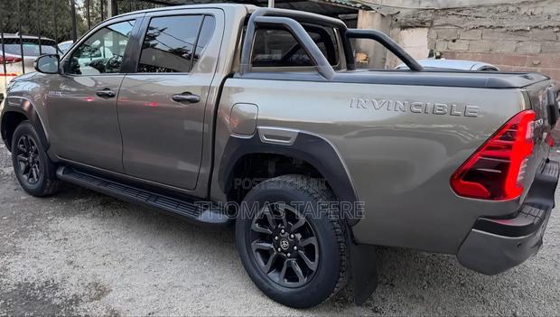 Toyota Hilux 2022 Green