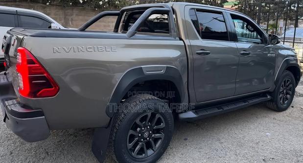 Toyota Hilux 2022 Green