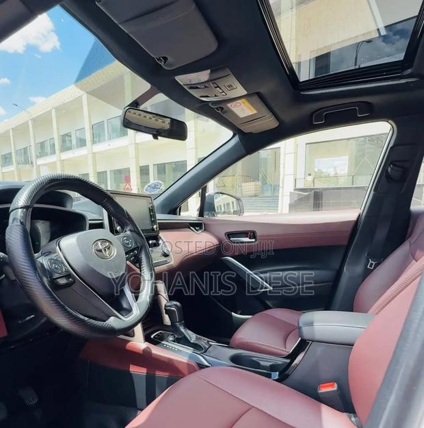 Toyota Corolla Cross Hybrid 2023 White