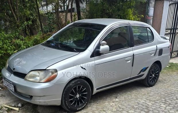 Toyota Platz 2001 Silver