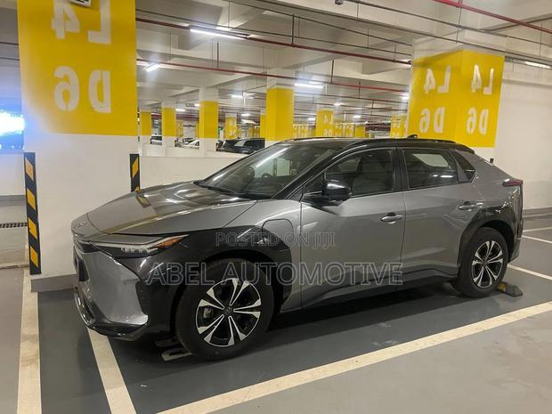 New Toyota bZ4X 71.4 kWh AWD 2023 Silver