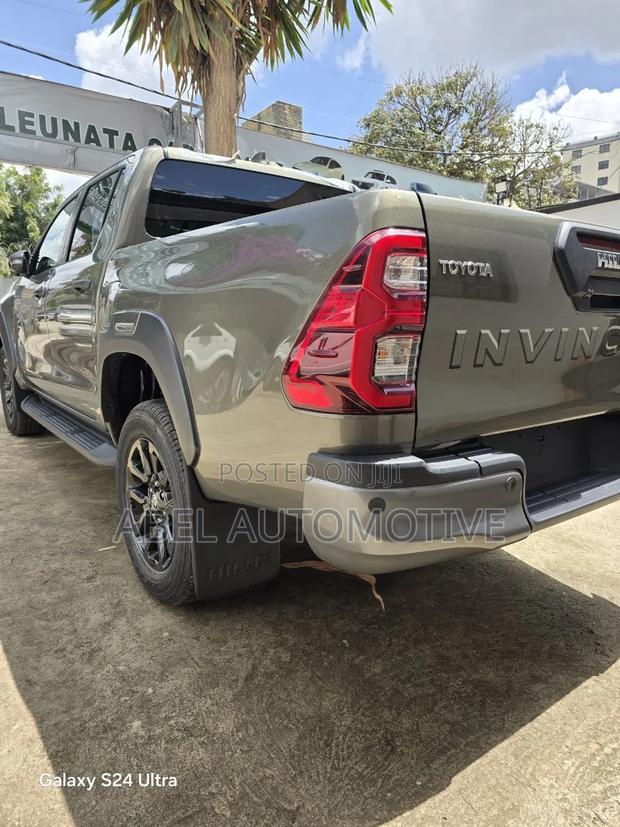New Toyota Hilux 2025 Gray