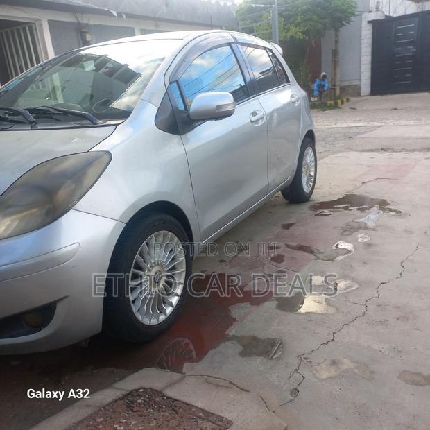 Toyota Yaris 2010 Silver