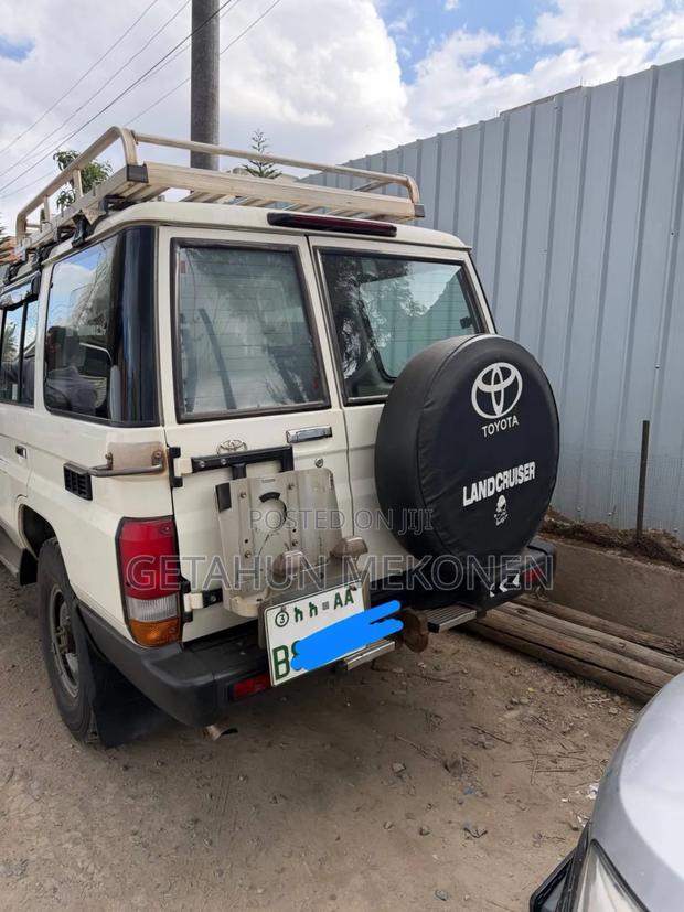 Toyota Land Cruiser 2016 White