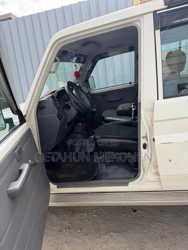 Toyota Land Cruiser 2016 White