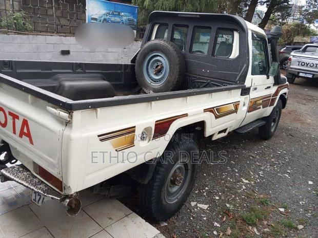 Toyota Land Cruiser 2009 White