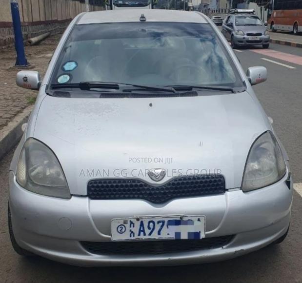 Toyota Vitz 2001 Silver