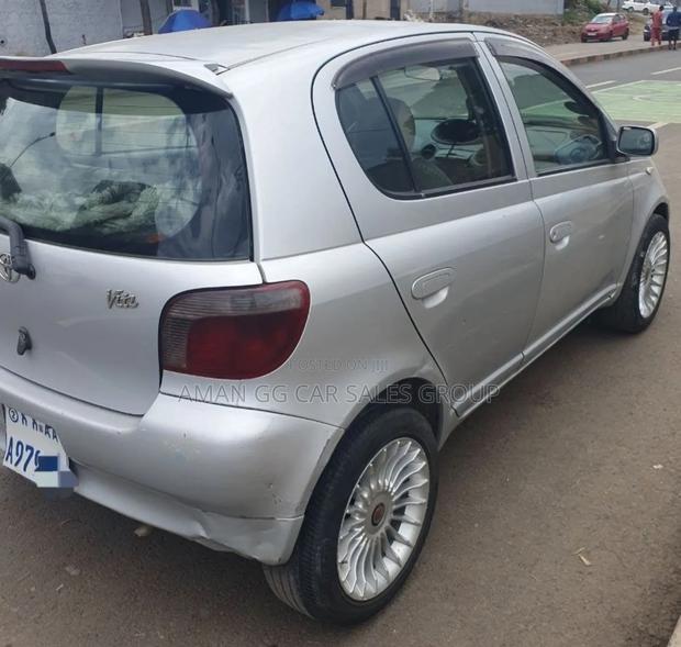 Toyota Vitz 2001 Silver