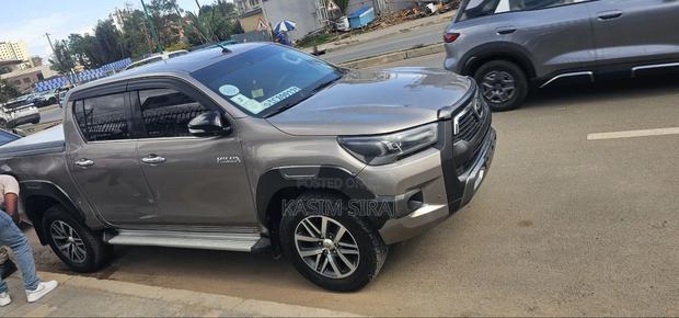 Toyota Hilux Revo Double Cab Deisel 2.4 AWD 2017 Gray