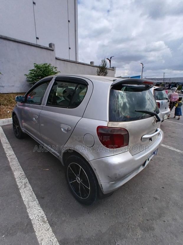 Toyota Vitz 1999 Silver
