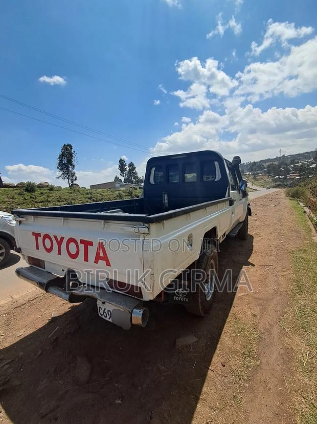 Toyota Land Cruiser 2015 White