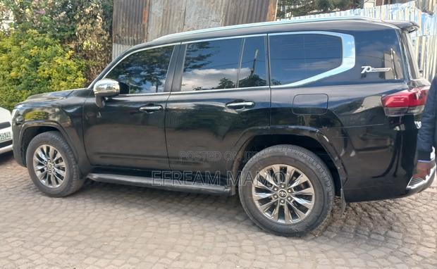 Toyota Land Cruiser 2023