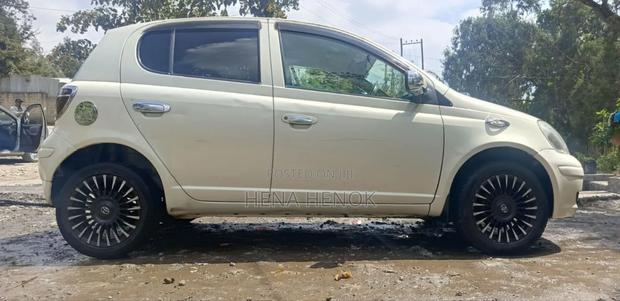 Toyota Vitz 2004 White