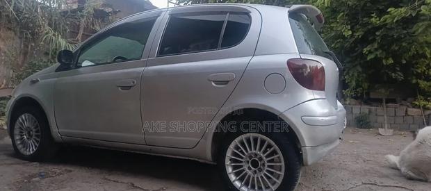 Toyota Vitz 2004 Silver