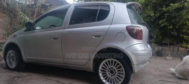 Toyota Vitz 2004 Silver