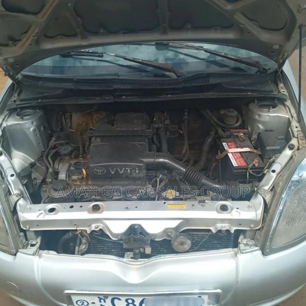 Toyota Vitz 2001 Silver