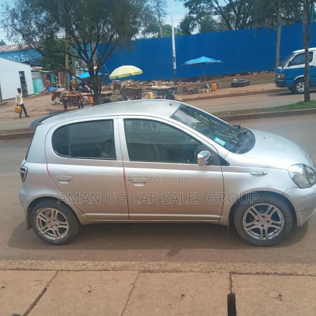 Toyota Vitz 2001 Silver
