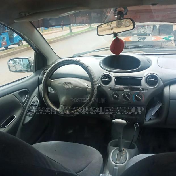 Toyota Vitz 2001 Silver