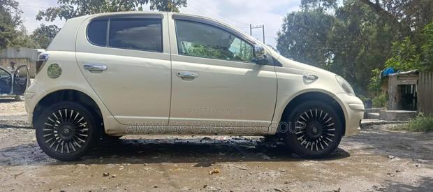 Toyota Vitz 2004 Ivory