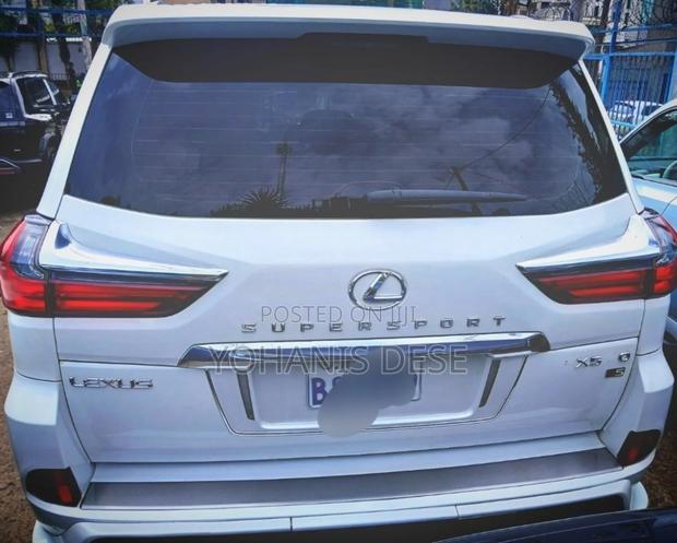 Lexus LX 2021 White