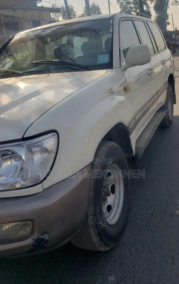 Toyota Land Cruiser 2006 White