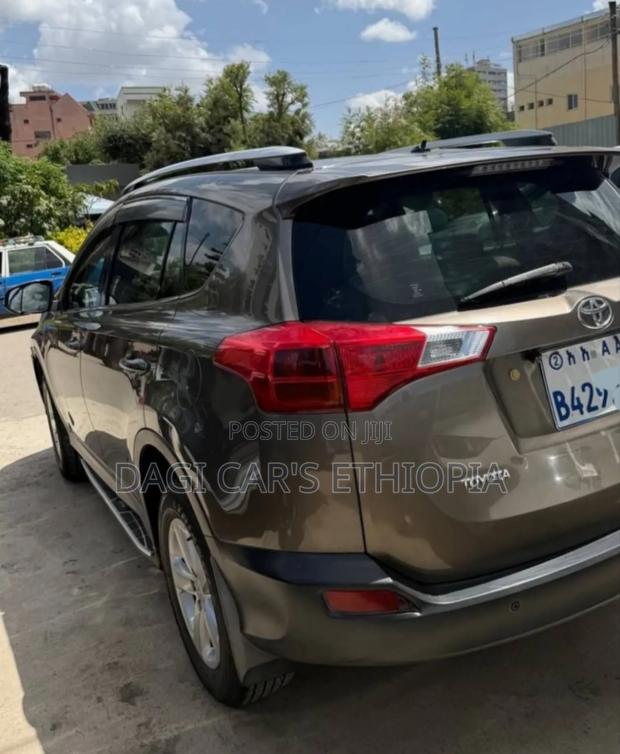 Toyota RAV4 Limited 4dr SUV (2.5L 4cyl 6A) 2015 Gray