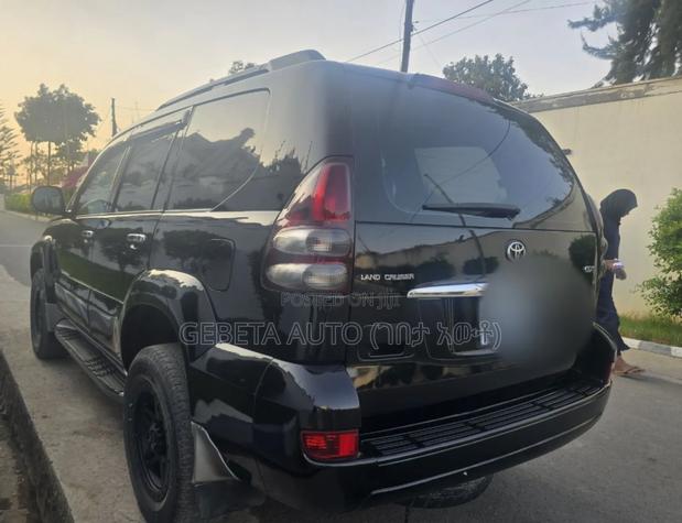 Toyota Land Cruiser 2004 Black