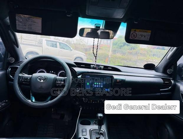 Toyota Hilux 2020 Gray